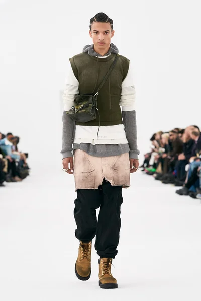 Look 19